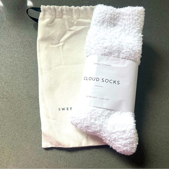 NWT Sweet Dreams Cloud Socks White Fuzzy Cozy Warm Knit Socks Hosiery Lounge - Picture 1 of 6
